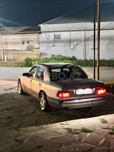 Mercedes 220 E-7