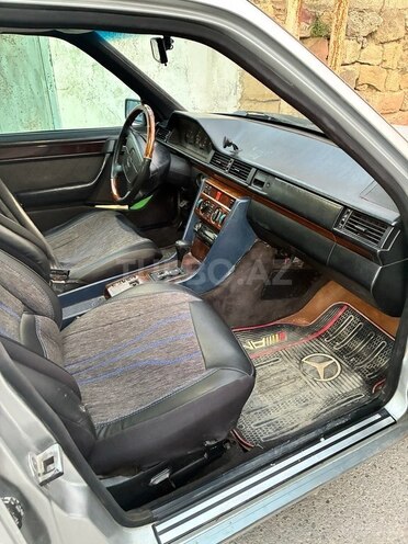 Mercedes 220 E-9