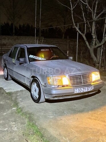 Mercedes 220 E-5