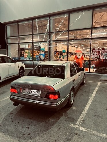 Mercedes 220 E-2