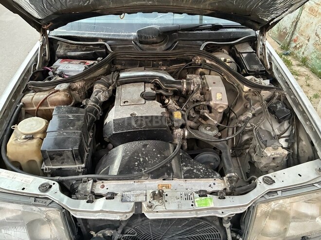 Mercedes 220 E-11