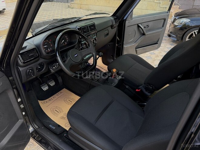 LADA (VAZ) Niva-11