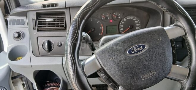 Ford Transit-12