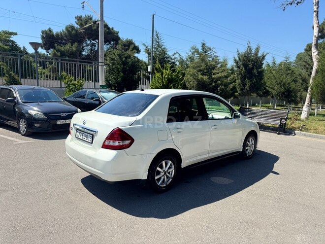 Nissan Tiida-5