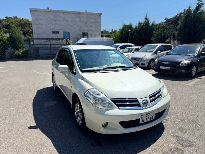 Nissan Tiida-4