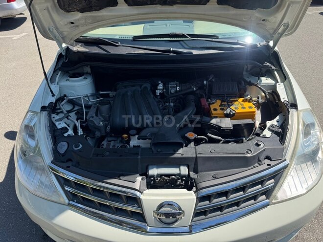 Nissan Tiida-11
