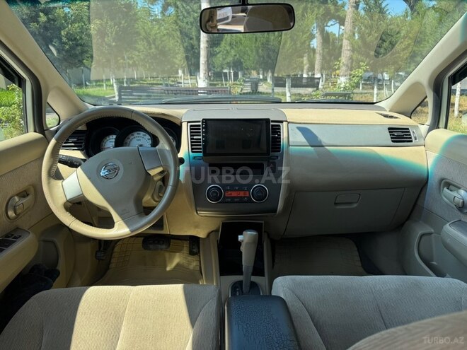 Nissan Tiida-13