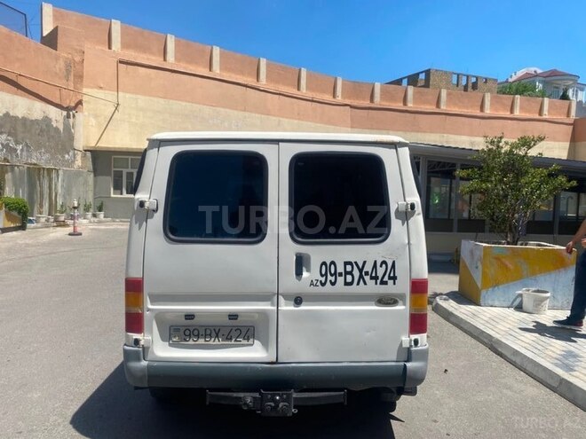 Ford Transit-5