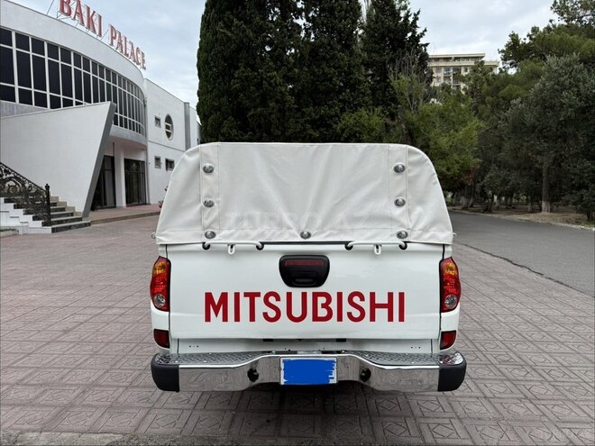 Mitsubishi L200-4