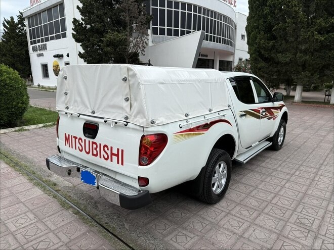 Mitsubishi L200-3