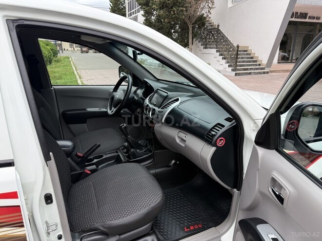 Mitsubishi L200-7