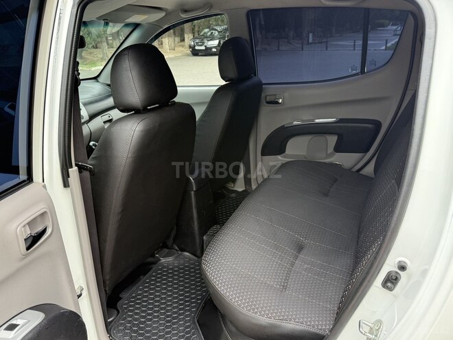 Mitsubishi L200-12