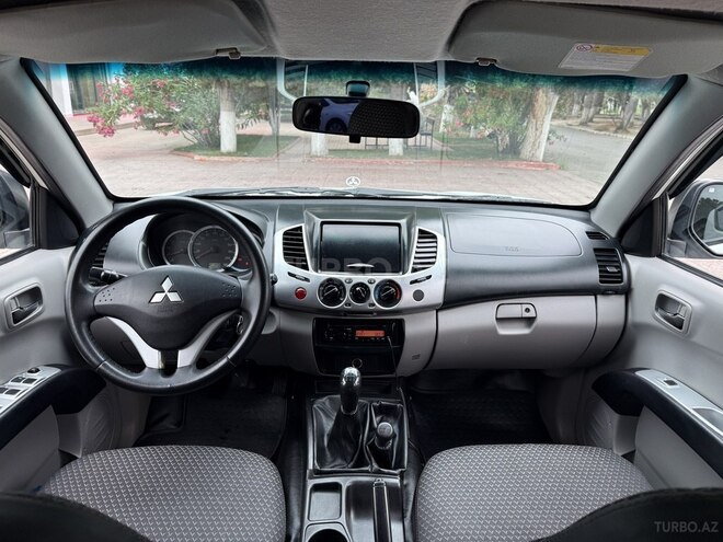 Mitsubishi L200-10