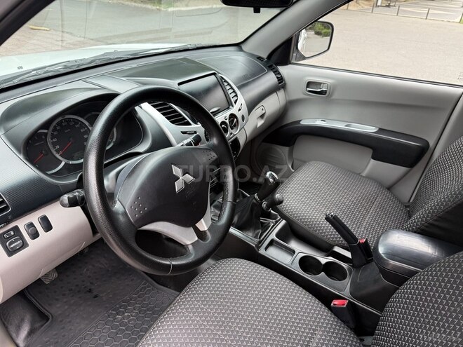 Mitsubishi L200-8
