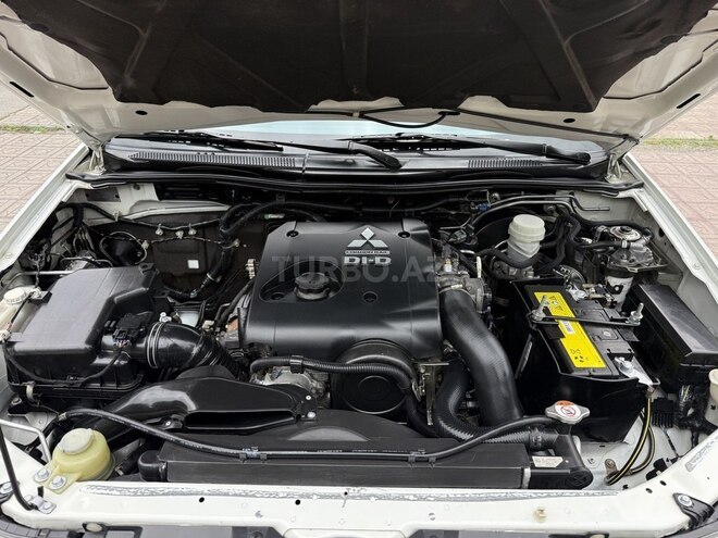 Mitsubishi L200-13