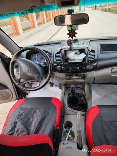 Mitsubishi L200-7