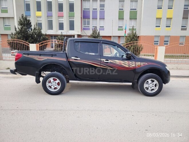 Mitsubishi L200-21