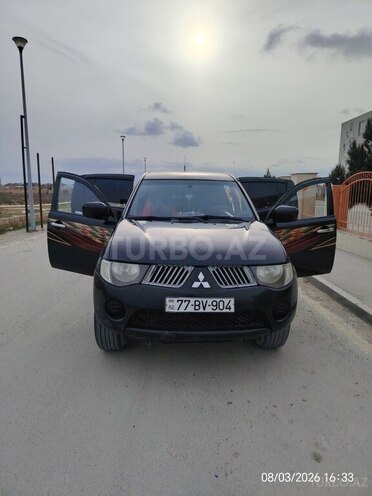 Mitsubishi L200-17