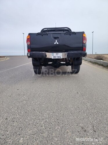 Mitsubishi L200-2