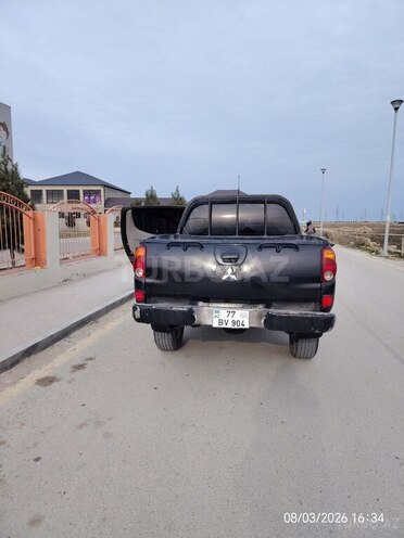 Mitsubishi L200-10