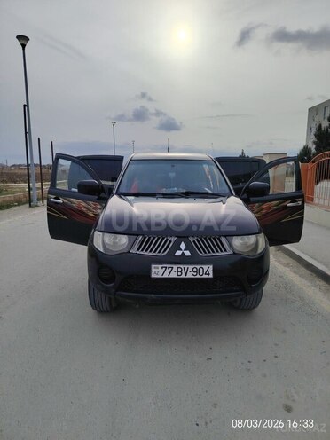 Mitsubishi L200-1