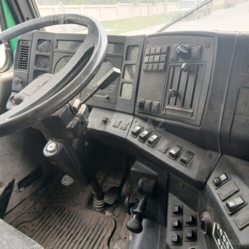 MAZ 643008-7