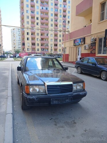 Mercedes 190-1