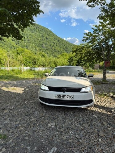 Volkswagen Jetta-1