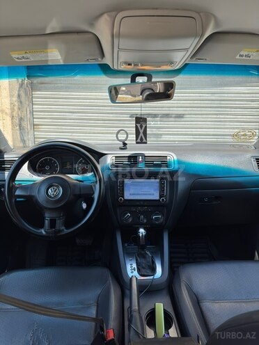 Volkswagen Jetta-6