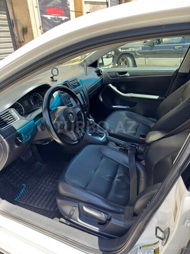 Volkswagen Jetta-5