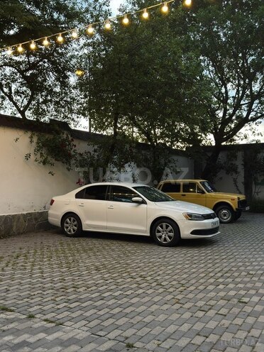 Volkswagen Jetta-2