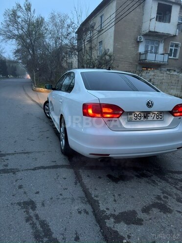 Volkswagen Jetta-4
