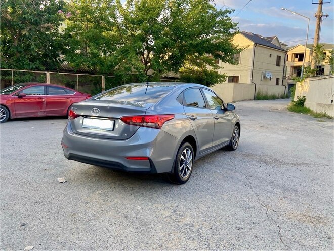 Hyundai Accent-4