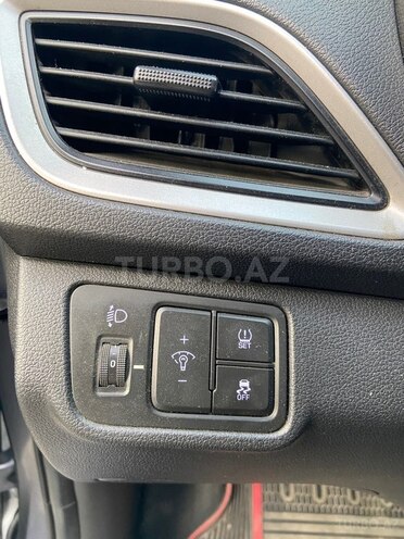Hyundai Accent-7