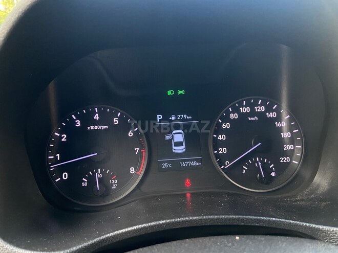 Hyundai Accent-8
