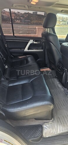 Toyota Land Cruiser-9