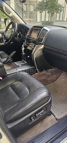 Toyota Land Cruiser-15