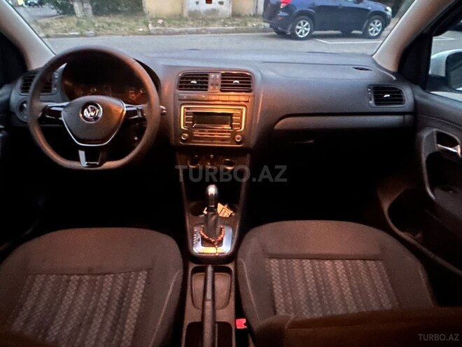 Volkswagen Polo-8