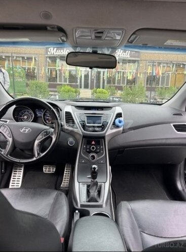 Hyundai Elantra-3