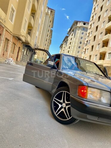 Mercedes 190-4
