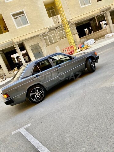 Mercedes 190-5