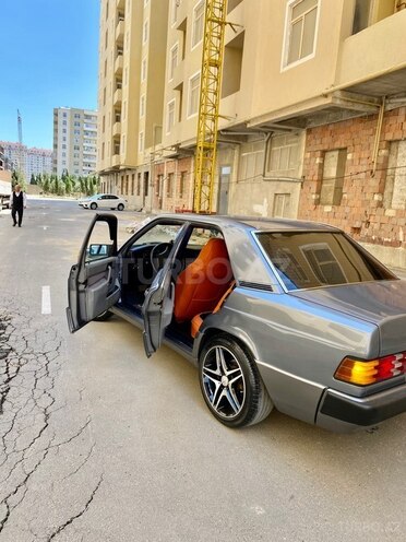 Mercedes 190-15