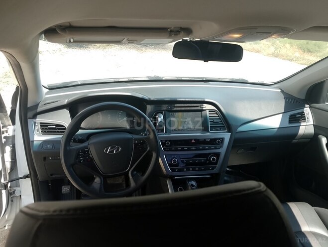Hyundai Sonata-14
