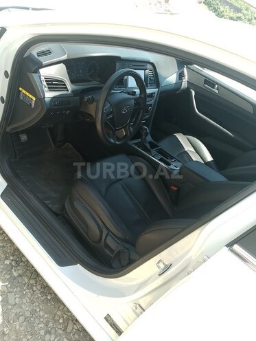 Hyundai Sonata-12