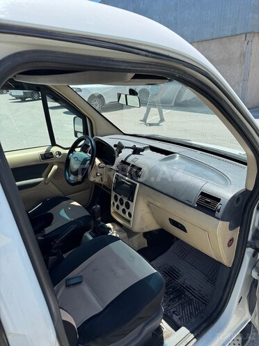 Ford Tourneo Connect-8