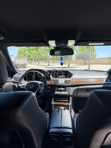 Mercedes E 250-11