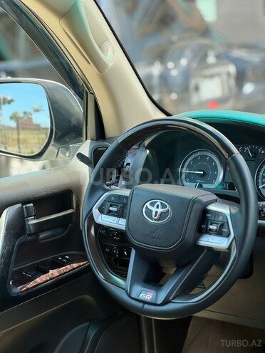 Toyota Land Cruiser-12