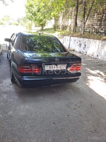 Mercedes E 240-3