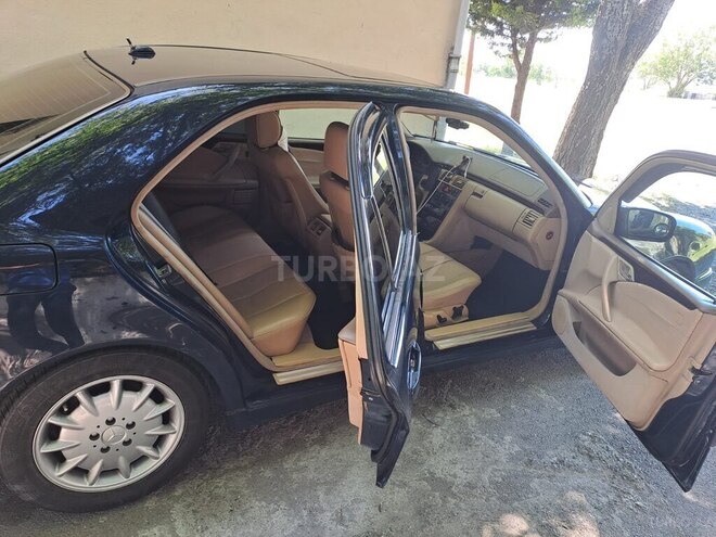 Mercedes E 240-5