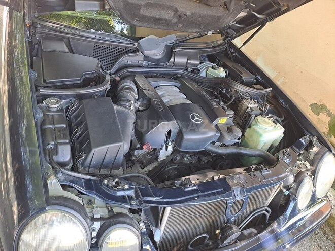 Mercedes E 240-6